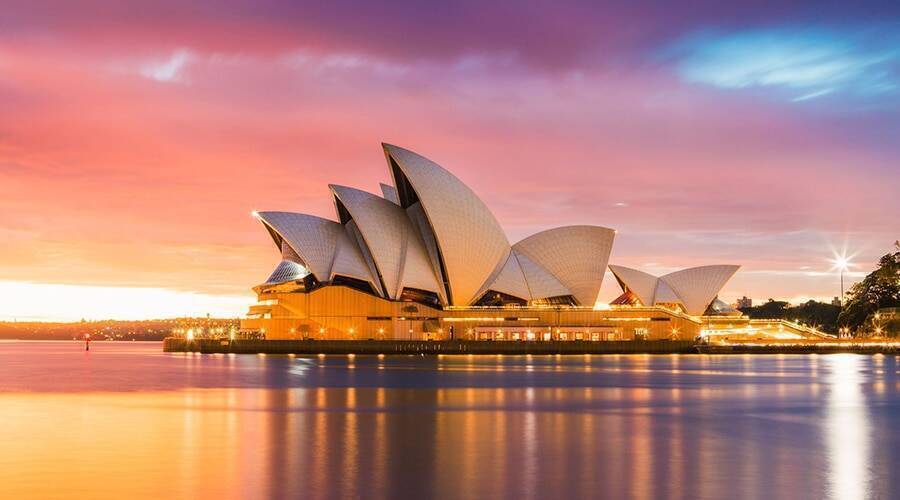 Opera House in Sydney close to Marco Polo Motor Inn Sydney