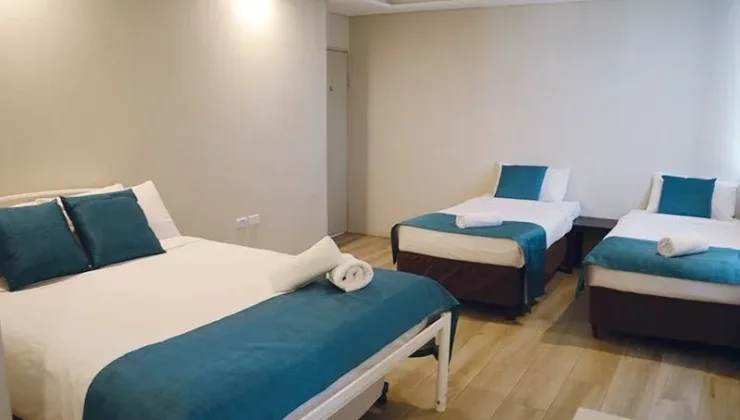 Deluxe Queen + 2 Single Room