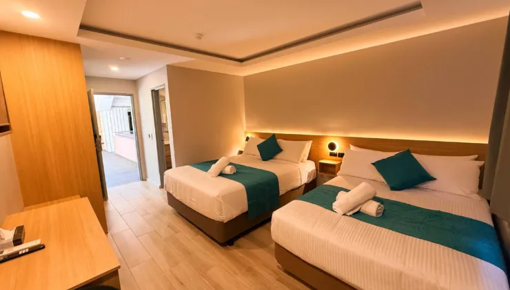 Deluxe Queen + Double Room