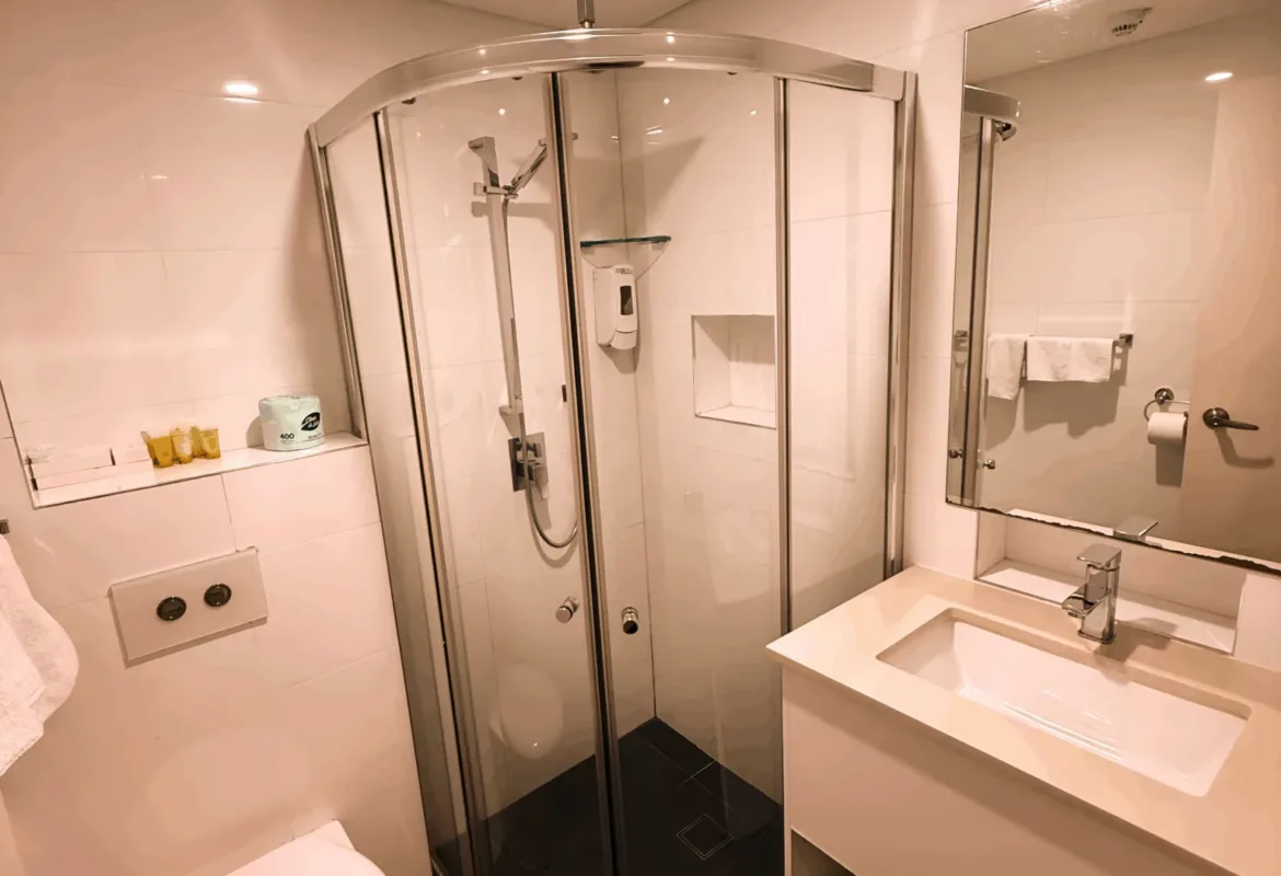 Budget ensuite Rooms Sydney Attached Bathroom